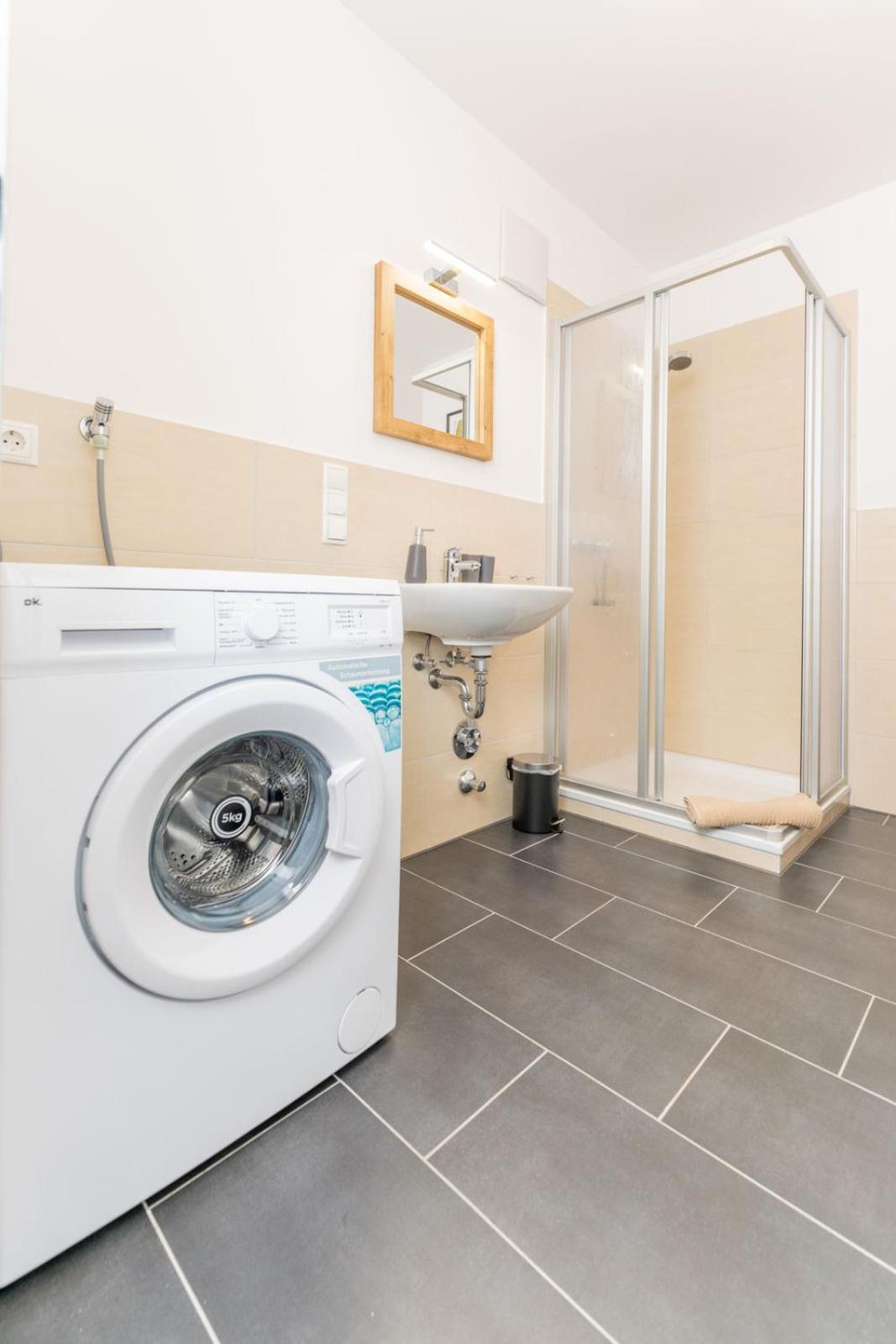 Modernes Apartment Mit Privatem Stellplatz Wenige Minuten Von Der Innenstadt & Mosel Koblenz  Buitenkant foto